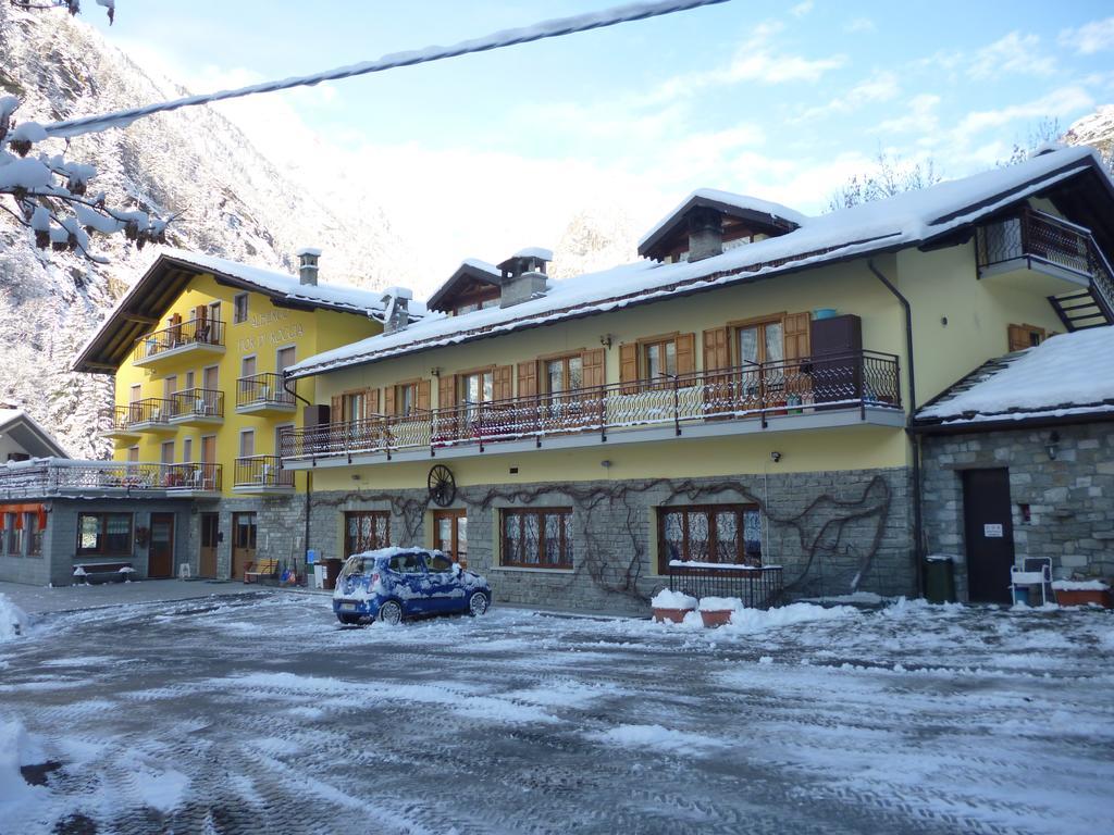Hotel Fior di Roccia Gaby Esterno foto